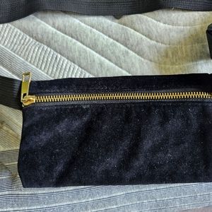 Sm/med black & gold fanny pack
